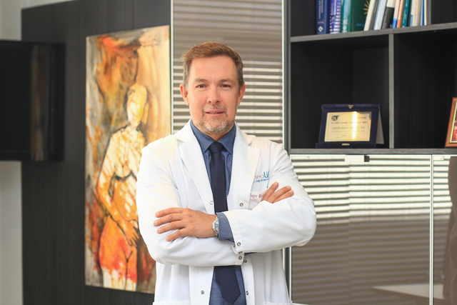 Dr. Roger Molinas